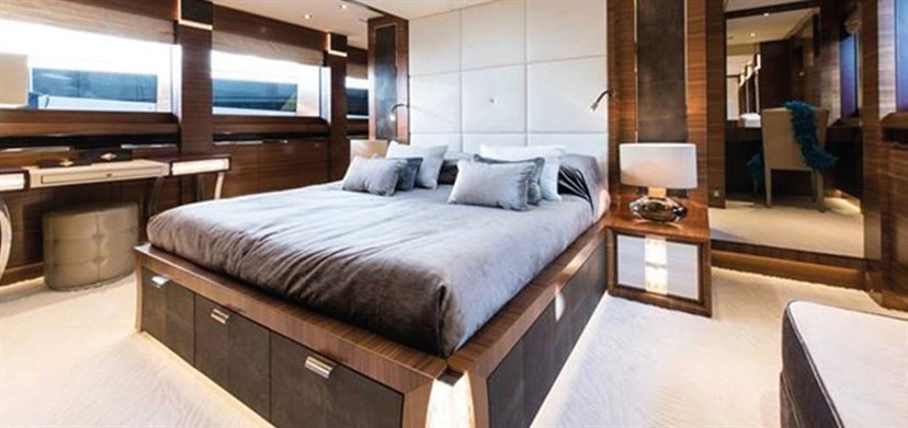 03_yacht_fca_877x414