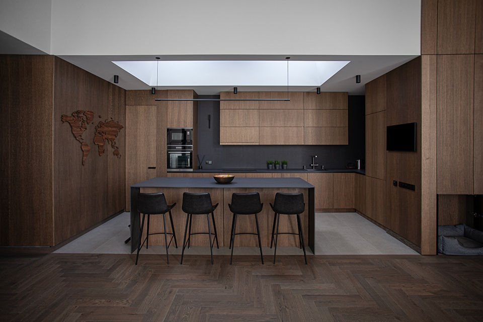 black-house-lithuania-lapitec-kitchen