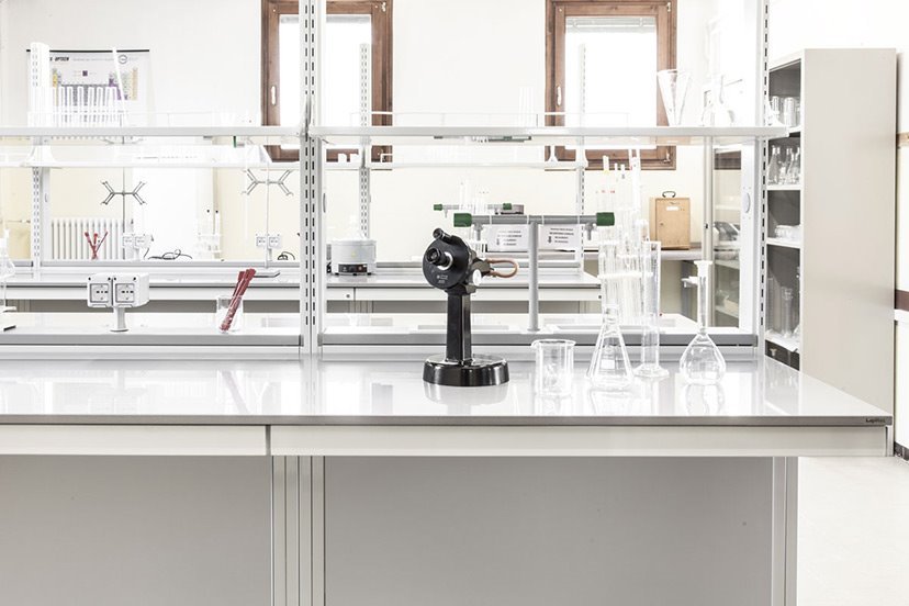 lista_laboratorio_chimico_828x552